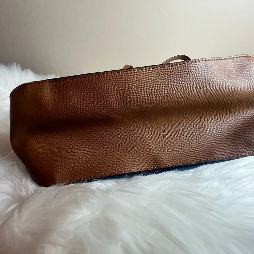 Michael Kors Navy and Tan Shoulder Bag - Picture 3 of 4